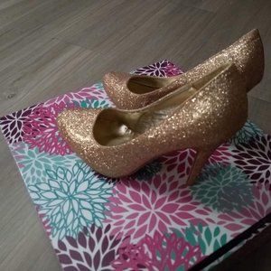 Modcloth gold sparkle heels size 8